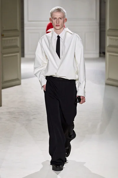 Look 25